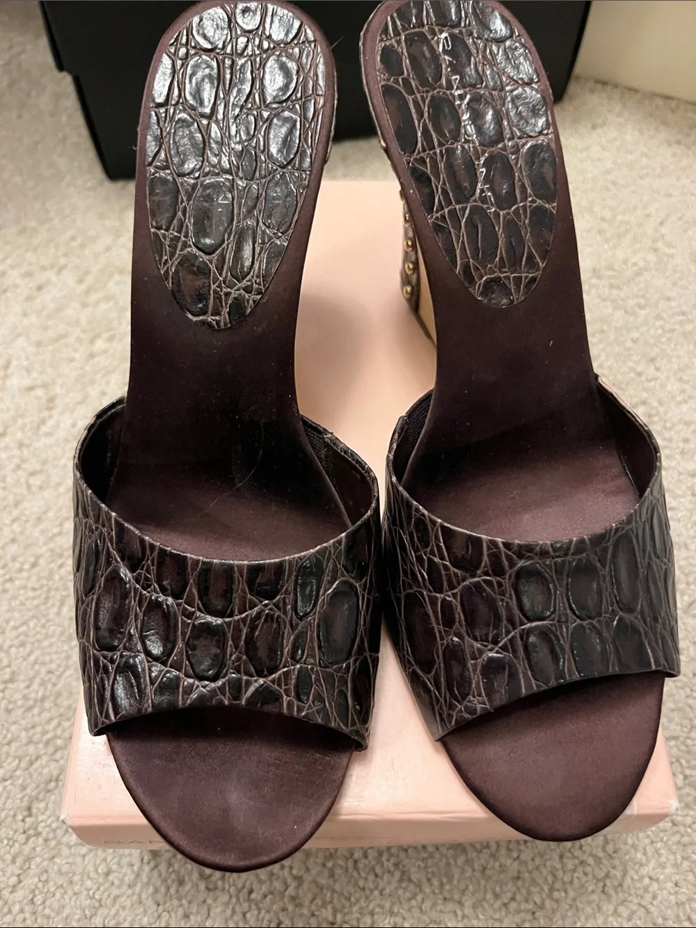 EUC Bandolino Brown Croc-Embossed Open-Toe Wedge Sandals